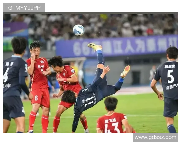 大叔足球明星展现帅气风采的精彩瞬间与独特魅力照片合集 大叔足球明星展现帅气风采的精彩瞬间与独特魅力照片合集