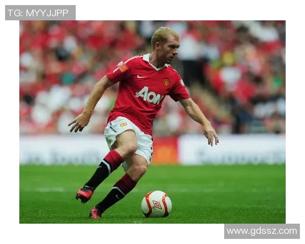 力气最大的足球明星揭秘：他们如何在赛场上展现超凡力量与技巧