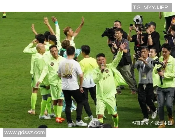 中国退役足球明星赛盛大举行昔日球星重聚展现激情与友谊 中国退役足球明星赛盛大举行昔日球星重聚展现激情与友谊